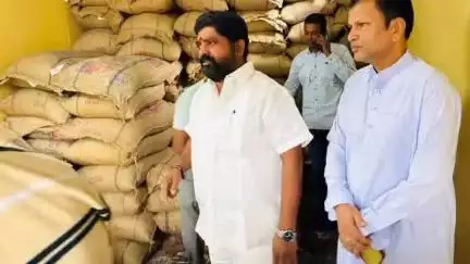 హిమాయత్ నగర్: బియ్యం పంపిణీలో అవకతవకలు జరగకుండా చూస్తున్నాం : కార్పొరేటర్ స్వామి యాదవ్
