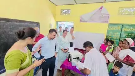 ডুমডুমা: জিলা আয়ুক্ত স্বপ্নীল পালে হাহঁচৰা মণ্ডল প্ৰাথমিক বিদ্যালয় পৰিদৰ্শন