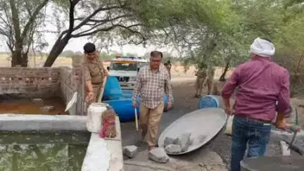 झांसी: ओवर रेटिंग के खिलाफ आबकारी विभाग की कार्रवाई, दिगारा भगवंतपुरा बाईपास स्थित मदिरा दुकान के विक्रेता को भेजा जेल