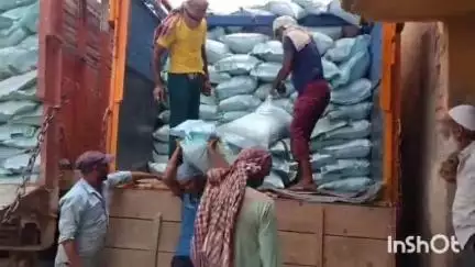 गुना नगर: जिले में 2600 मेट्रिक टन डीएपी की खेप पहुंची, किसानों को मिली बड़ी राहत, 52000 बोरी समितियों पर भेजी गई, जल्द होगा वितरण
