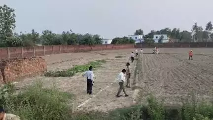 महाराजगंज: पोखरभिंडा में कोर्ट के आदेश पर भारी सुरक्षा व्यवस्था के बीच हुआ भूमि का सीमांकन, 2 लोगों को पुलिस ने हिरासत में लिया