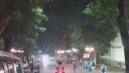 ফরিদপুর দুর্গাপুর: দুর্গাপুরের সিটি সেন্টারে সৃজনী প্রেক্ষাগৃহের সামনের রাস্তায় নজরুল ইসলাম সরণিতে নতুন পথ বাতির উদ্বোধন