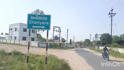 વડગામ: છનિયાનાથી હસનપુર જવાના માર્ગ પર નવીન બનાવેલા જાહેર રોડ પર ભુવો પડતા અકસ્માત થવાની ભીતી