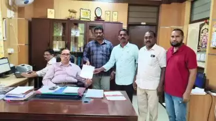 కడప: కడప, ప్రొద్దుటూరు ఎంఈఓ లను సస్పెండ్ చేయాలి: డిఆర్ఓ విశ్వేశ్వర నాయుడు కు యుటిఎఫ్ వినతి