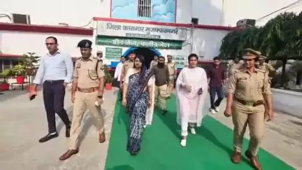 शामली: राज्य महिला आयोग की सदस्य डॉ. हिमानी अग्रवाल ने जिला कारागार में महिला बैरिक का किया निरीक्षण