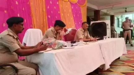 चेरिया बरियारपुर: चेरियाबरियारपुर थाना परिसर में बेगूसराय के पुलिस अधीक्षक द्वारा जन संवाद कार्यक्रम का आयोजन