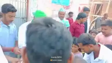 असरगंज: खरवा महादलित टोले में पूर्व मुख्यमंत्री लालू प्रसाद यादव का 78वां जन्मदिन केक काटकर मनाया गया