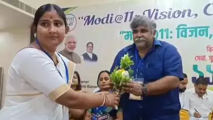 রানিগঞ্জ: রাণীগঞ্জের বিজেপির কার্যালয়ে বিজেপির কর্মী সম্মেলনে কেন্দ্রীয় কয়লা ও খনির প্রতিমন্ত্রী সতীশচন্দ্র দুবে