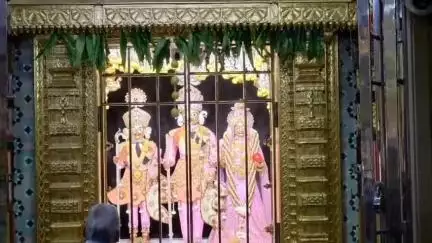નડિયાદ: વડતાલ સ્વામિનારાયણ મંદિર ખાતે જેઠ સુદ પૂનમની ઉજવણીમાં ભક્તોનો ધસારો, ગરમીથી રાહત માટે મંડપની વ્યવસ્થા.