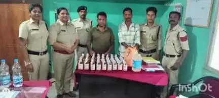 बैकुंठपुर: छोटे सालही में अवैध शराब के खिलाफ कार्रवाई, 8 लीटर हाथ भट्टी और 16.02 लीटर गोवा विस्की जप्त