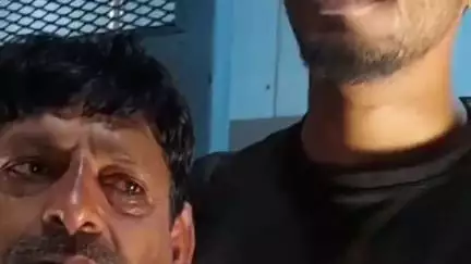 मंदसौर: मंदसौर के परिवार ने सोने के आभूषण लेकर भागने वाले दो लोगों को पकड़ा, रतलाम में ट्रेन के अंदर पुलिस को सौंपा