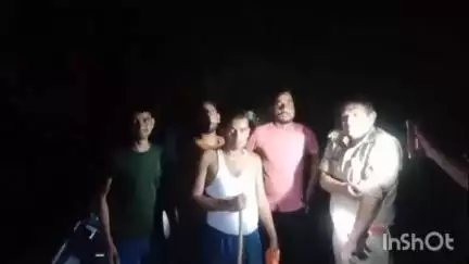 बिसौली: फिरोजपुर गांव में चोरों की सूचना पर पहुंची पुलिस ने ग्रामीणों के साथ खेतों में की छानबीन