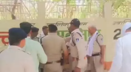 ग्वालियर गिर्द: विश्वविद्यालय थाना क्षेत्र में पति ने पत्नी पर पेट्रोल डालकर लगाई आग, विवाद था कारण