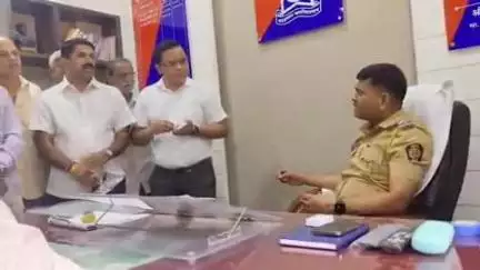 कर्जत: कर्जत शहरात वाढत्या वाहतूक कोंडीच्या पार्श्वभूमीवर कर्जत शहर बचाव समिती वतीने पोलिसांना देण्यात आले निवेदन