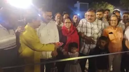 सहसवान: दहगवाँ में नाइट क्रिकेट टूर्नामेंट का शुभारंभ ब्लॉक प्रमुख ने फीता काटकर किया