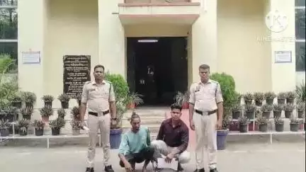 रायगढ़: महापल्ली गांव में मारपीट करने वाले 2 आरोपियों को चक्रधरनगर पुलिस ने गिरफ्तार कर रिमांड पर भेजा जेल