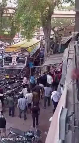 खेरागढ़: सैंया चौराहे पर हुआ दर्दनाक सड़क हादसा, तेज रफ्तार ट्रक ने सवारी ऑटो में मारी टक्कर