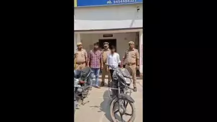 अमेठी: अमेठी पुलिस ने दो शातिर वाहन चोरों को चोरी की दो मोटरसाइकिलों के साथ किया गिरफ्तार