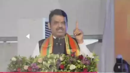 अकोला: क्रिकेट क्लब मैदान येथे केलं वक्तव्य, 100 दिवसाच्या कामांची झलक दिल्याने सुस्त प्रशासन कामाला लागले -  देवेंद्र फडवणीस.