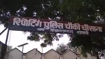 शामली: चौसाना क्षेत्र के गांव लक्ष्मीपुरा में कोर्ट मैरिज करने वाले युवक को पंचायत में बुलाकर किया गया अपमानित