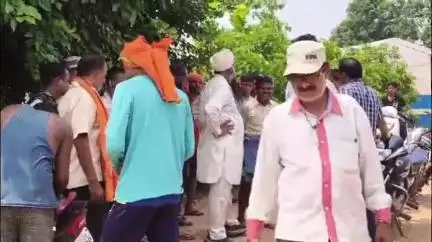 पेण्ड्रा रोड गौरेला: सधवानी के नवापारा में रसूखदार की दबंगई से ग्रामीण परेशान है, जनप्रतिनिधियों ने जल्द मुक्त करने की कही बात #jansamasya