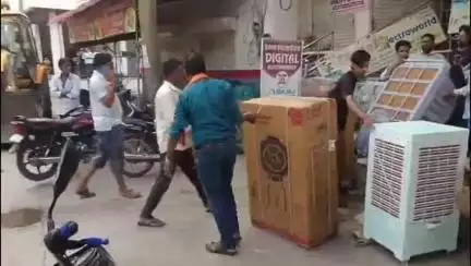 पचपहाड़: भवानीमंडी में अतिक्रमण पर प्रशासन हुआ सख्त, 9 कूलर सहित कई सामान किया ज़ब्त