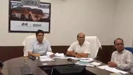 गोपद बनास: खेती को आधुनिक बनाने के लिए कमिश्नर ने दिए निर्देश, सीधी कलेक्टर NIC कक्ष से जुड़े रहे
