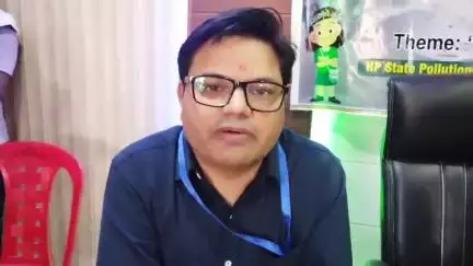 नूरपुर: हि.प्र.रा. प्रदूषण नियंत्रण बोर्ड के उपक्षेत्रीय सहायक अभियंता ने दीसिंगलयूज प्लास्टिक की जगह कपड़े के थैले इस्तेमाल की सलाह दी
