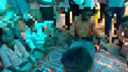 चितरपुर: कोरांबे के साप्ताहिक बुध बाजार में खुल्लम-खुल्ला चल रहा जुआ, थाना प्रभारी ने दी कार्रवाई की चेतावनी