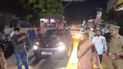 गाज़ीपुर: गाजीपुर शहर में महिला सुरक्षा को लेकर राज्य महिला आयोग की सदस्य सुनीता श्रीवास्तव ने किया पैदल गश्त, महिलाओं से जाना हाल