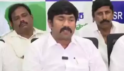 దర్శి: పొదిలిలో వైసీపీ టీడీపీ కార్యకర్తల మధ్య రాళ్ల దాడిని ఖండించిన వైసీపీ జిల్లా అధ్యక్షులు బూచేపల్లి శివప్రసాద్ రెడ్డి