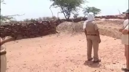 बाड़ी: निजामपुर में अवैध चंबल बजरी के स्टॉक पर की गई कार्रवाई
