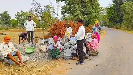 लांजी: लांजी में सिविल अस्पताल से बीएमओ उपराड़े ने मलेरिया रथ को किया रवाना, मलेरिया की रोकथाम के लिए होगा प्रचार-प्रसार