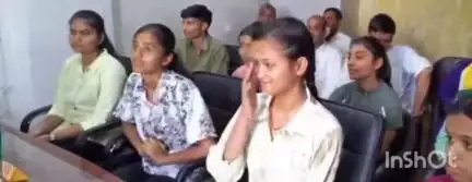 केतार: केतार में बीडीओ ने मेधावी विद्यार्थियों को किया सम्मानित