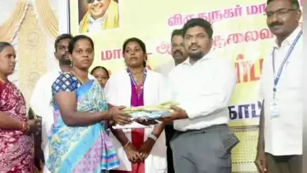 வெம்பக்கோட்டை: ஆலங்குளத்தில் மக்கள் தொடர்பு திட்டம் முகாமில் 99 பயனாளிகளுக்கு ரூ 30.98 லட்சம் மதிப்பிலான அரசின் நலத்திட்ட உதவிகளை மாவட்ட ஆட்சித் தலைவர் வழங்கினார்