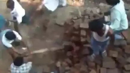 बेगूसराय: हरदिया के चिलमिल गांव में मामूली विवाद में दो पक्षों के बीच मारपीट, वीडियो आया सामने
