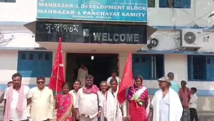 মানবাজার ১: একাধিক দাবিকে সামনে রেখে বিডিও-র কাছে ডেপুটেশন এবং মানবাজারে মিছিল ও 
পথসভা করল সারা ভারত খেত মজুর ইউনিয়ন