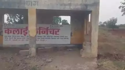 धुळे: शिरुड ते बाबरे महामार्गावरील तीन बस थाब्यांची प्रचंड दुरावस्था #Jansamasya