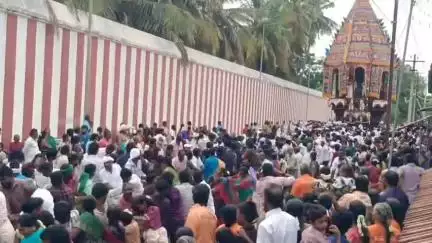 காரைக்குடி: அரியக்குடி திருவேங்கடமுடையான் கோவிலில் வைகாசி தேரோட்டம் "100க்கும் மேற்பட்ட குழந்தைகளை தேருக்கு அடியில் வைத்து வினோத வழிபாடு"
