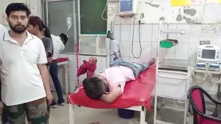 बिल्सी: बदरपुर गांव में संदिग्ध परिस्थितियों में युवक का कटा हाथ, जिला अस्पताल में कराया गया भर्ती