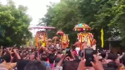 மன்னார்குடி: பாமணி ஆற்றங்கரையில் உதய கருட சேவை முதல் முறையாக 12 பெருமாள் ஒரே இடத்தில் சங்கமம்
