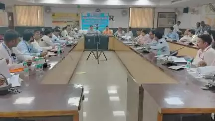 देेेवरिया: विकास भवन के गांधी सभागार में जिला स्तरीय समिति की बैठक संपन्न, अधिकारियों ने ऋण जमानुपात में कमी पर जताई नाराजगी