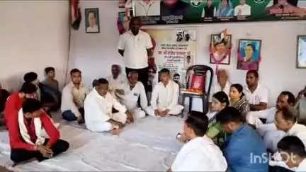 बसेड़ी: सब्जी मंडी स्थित कांग्रेस कार्यालय पर कांग्रेस की दिग्गज नेता और पूर्व केंद्रीय मंत्री राजेश पायलट की पुण्यतिथि मनाई गई