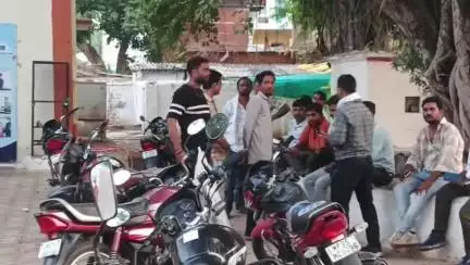 पन्ना: पीड़ित विद्युत कर्मियों की शिकायत पर पन्ना कोतवाली में एफआईआर दर्ज