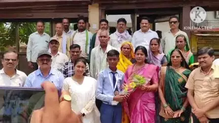 KCG जिले के छात्र खोमन साहू ने बनाया स्मार्ट मल्टीफंक्शनल ट्रॉली बैग, MLA यशोदा वर्मा ने दी बधाई