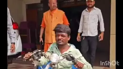 डौण्डीलोहारा: दिव्यांग चनेश्वर की समस्या का हुआ त्वरित समाधान, बैटरी चलित ट्राइसाइकिल ने बदली तकदीर, कलेक्टर ने दी शुभकामनाएं