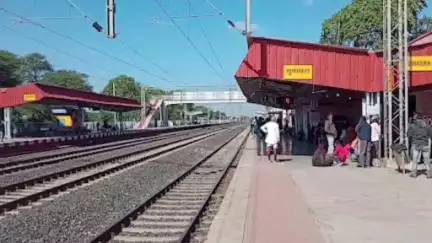 सुवासरा: सुवासरा रेलवे स्टेशन पर मिला अज्ञात शव, पहचान करने में जुटी जीआरपी पुलिस