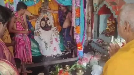ମୋହନା: ଗଜପତି ଜିଲ୍ଲା ମୋହନାରେ ଥିବା ବହୁ ପୁରାତନ ଶ୍ରୀ ଜଗନ୍ନାଥ ମନ୍ଦିରରେ ଆଜି ମହା ଆଡମ୍ବର ରେ ଦେବସ୍ନାନ ପୁର୍ଣିମା