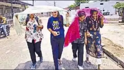 नरसिंहगढ़: भीषण गर्मी: जेट की तपन 45 डिग्री पर, पेड़ों के नीचे पनाह ढूँढ रहे लोग