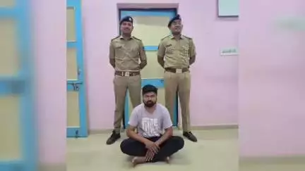 ઉમરપાડા: વાડી ગામેથી પોલીસે નાસતા ફરતા આરોપીને ઝડપી લીધો.